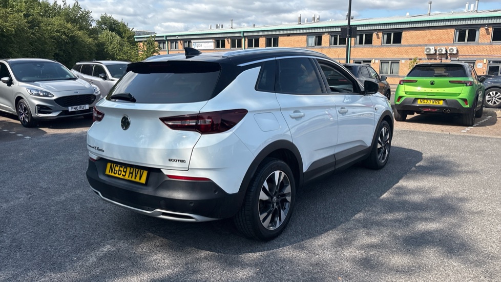 Vauxhall Grandland X 1.2 Turbo SRi Nav 5dr Petrol Hatchback - Image 30