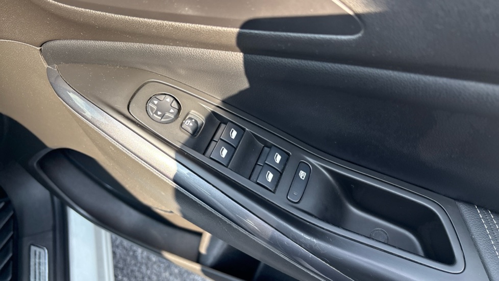 Vauxhall Grandland X 1.2 Turbo SRi Nav 5dr Petrol Hatchback - Image 32