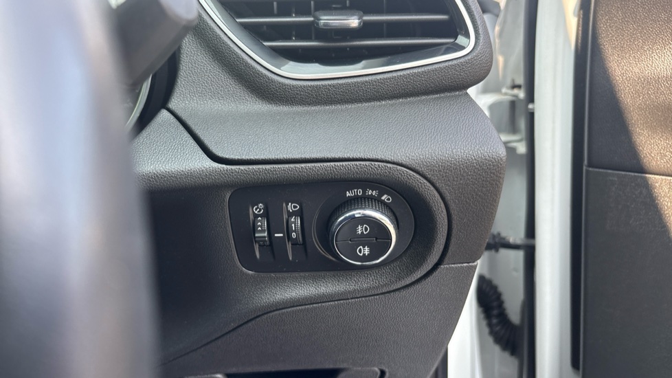 Vauxhall Grandland X 1.2 Turbo SRi Nav 5dr Petrol Hatchback - Image 34