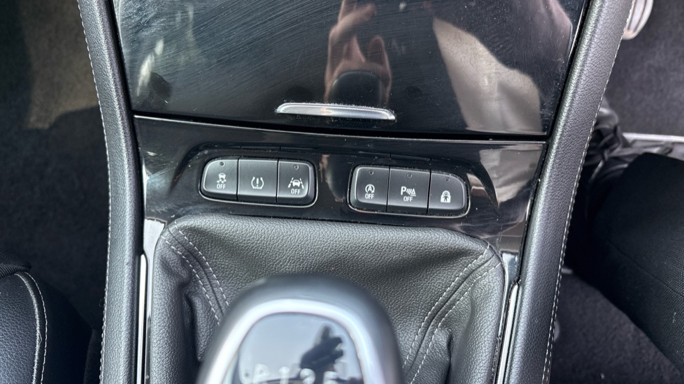Vauxhall Grandland X 1.2 Turbo SRi Nav 5dr Petrol Hatchback - Image 38