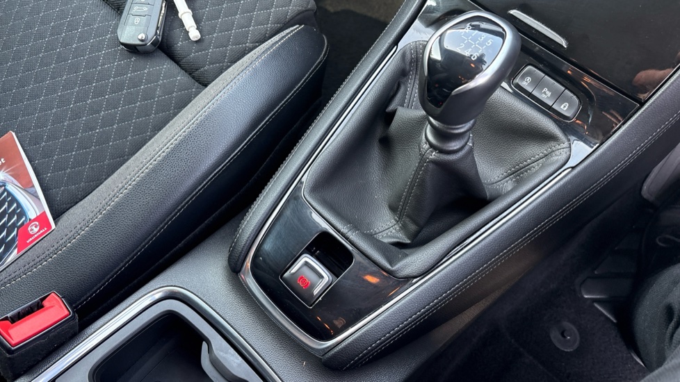 Vauxhall Grandland X 1.2 Turbo SRi Nav 5dr Petrol Hatchback - Image 39
