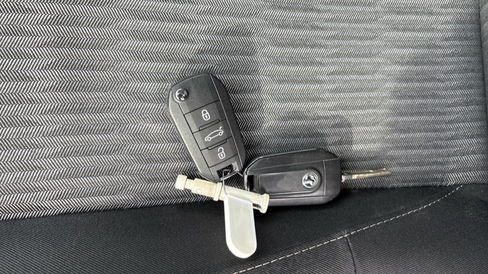 Vauxhall Corsa 1.2 Turbo Design 5dr Petrol Hatchback - Image 19