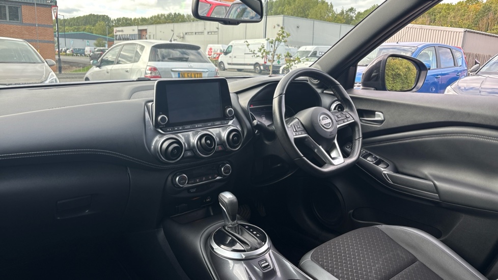 Nissan Juke 1.6 Hybrid N-Connecta 5dr Auto Hybrid Hatchback - Image 9