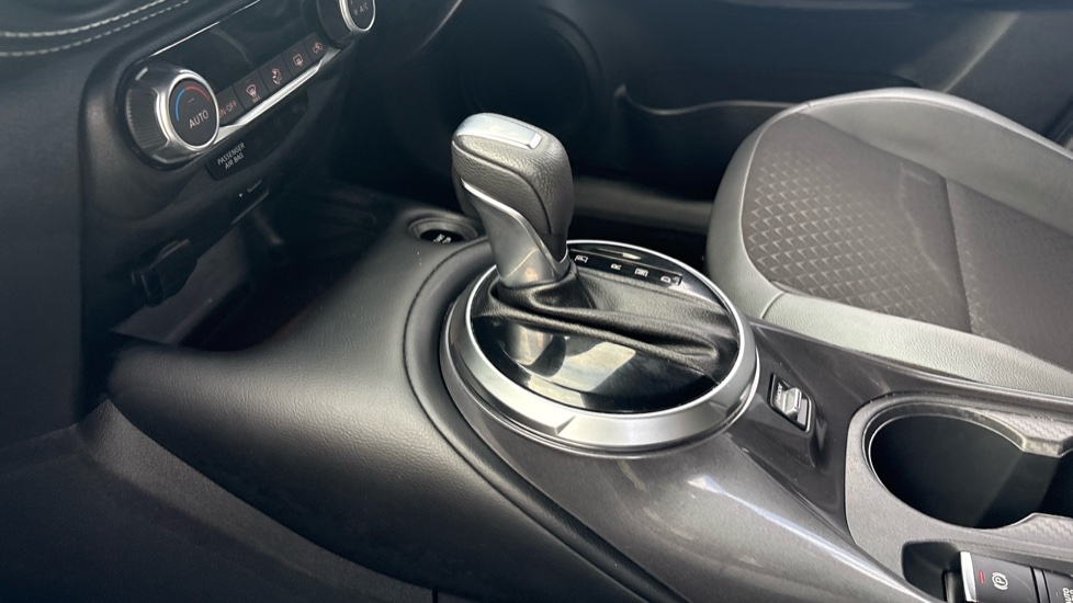 Nissan Juke 1.6 Hybrid N-Connecta 5dr Auto Hybrid Hatchback - Image 13