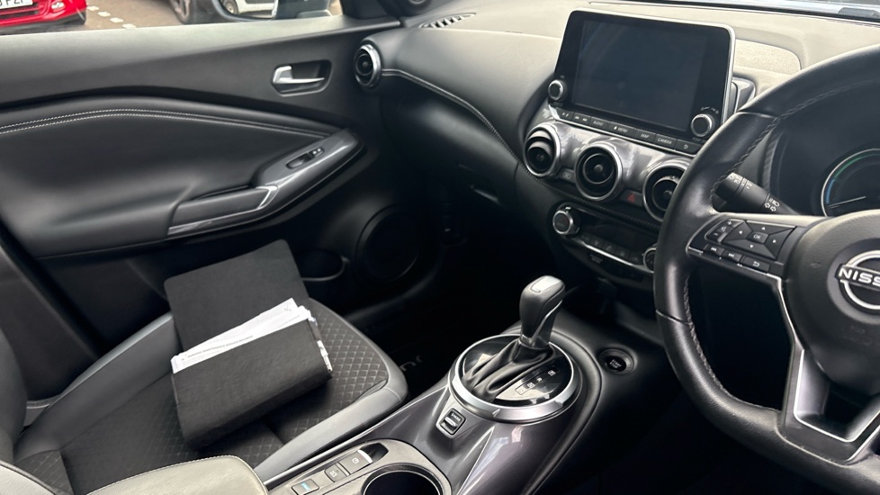 Nissan Juke 1.6 Hybrid N-Connecta 5dr Auto Hybrid Hatchback - Image 14