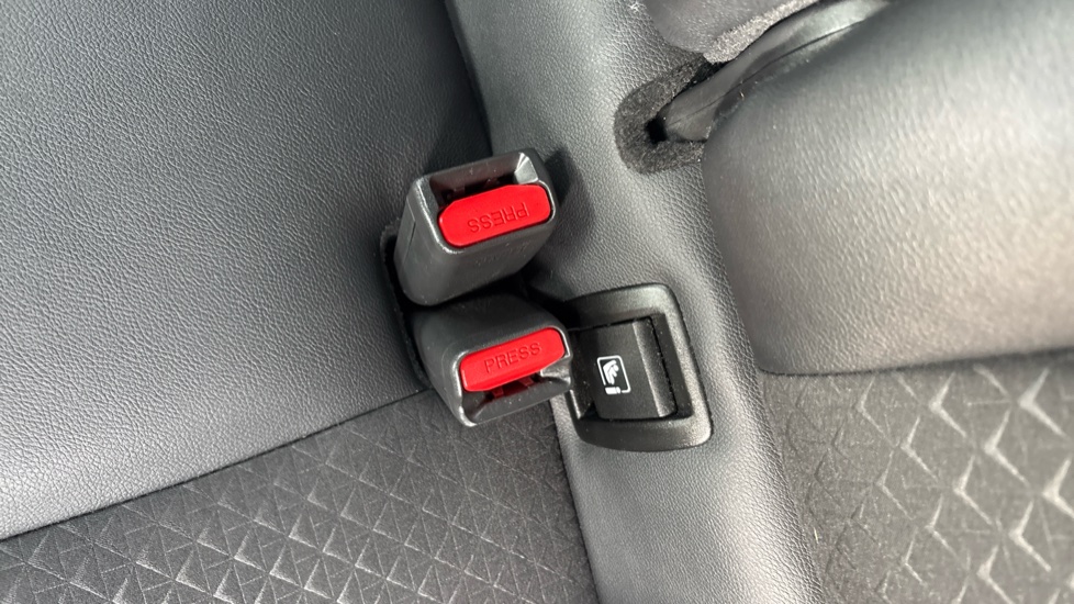 Nissan Juke 1.6 Hybrid N-Connecta 5dr Auto Hybrid Hatchback - Image 17