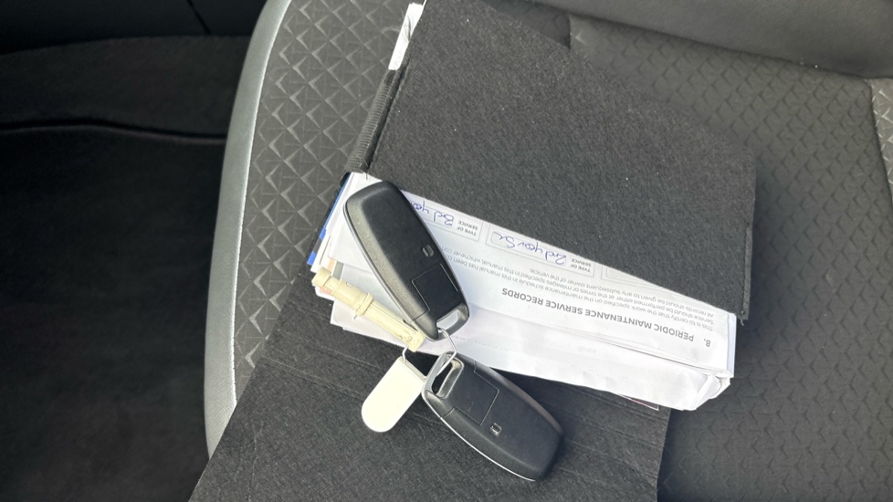 Nissan Juke 1.6 Hybrid N-Connecta 5dr Auto Hybrid Hatchback - Image 19