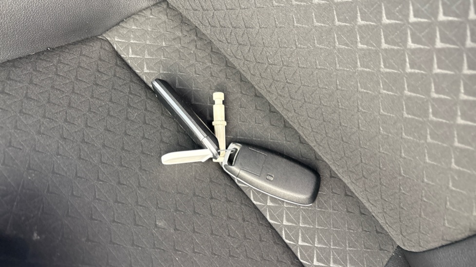 Nissan Juke 1.6 Hybrid N-Connecta 5dr Auto Hybrid Hatchback - Image 20
