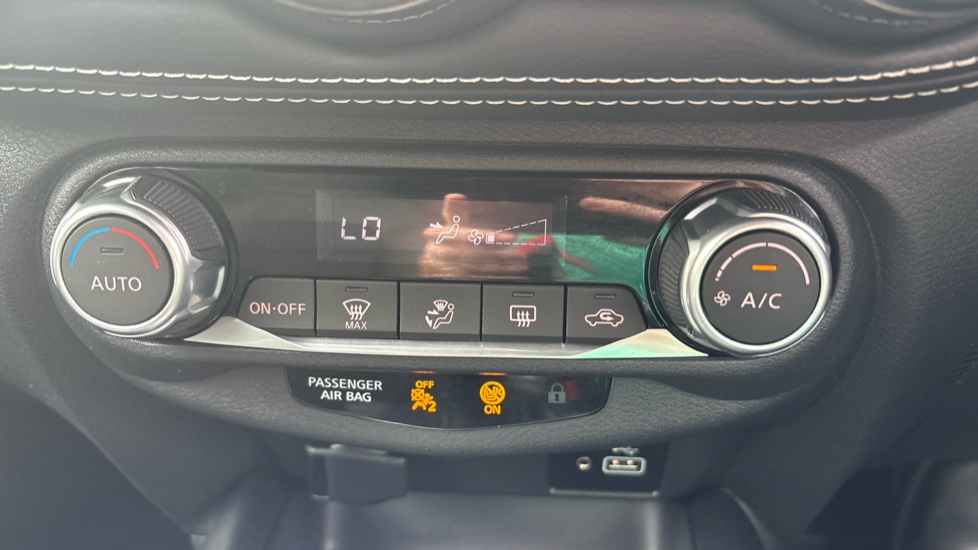 Nissan Juke 1.6 Hybrid N-Connecta 5dr Auto Hybrid Hatchback - Image 21