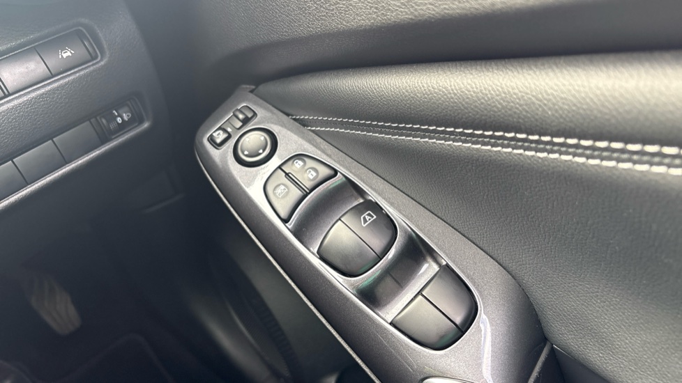 Nissan Juke 1.6 Hybrid N-Connecta 5dr Auto Hybrid Hatchback - Image 29