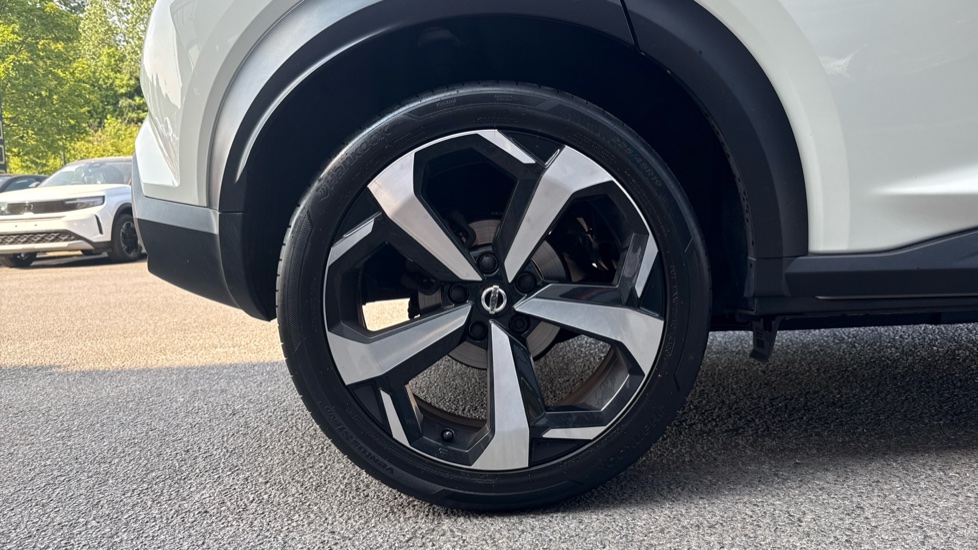Nissan Juke 1.0 DiG-T 114 Tekna 5dr Petrol Hatchback - Image 7