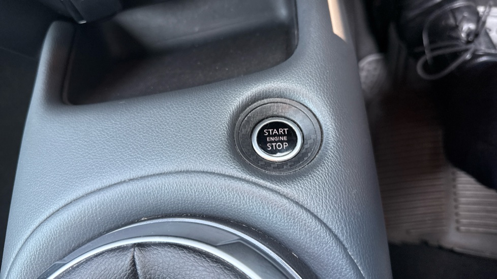 Nissan Juke 1.0 DiG-T 114 Tekna 5dr Petrol Hatchback - Image 25