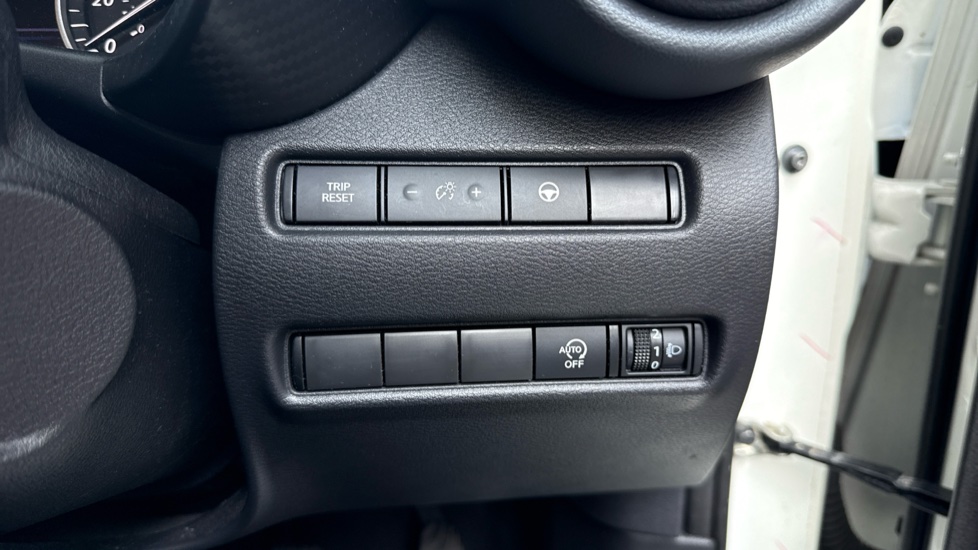 Nissan Juke 1.0 DiG-T 114 Tekna 5dr Petrol Hatchback - Image 34