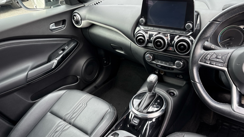 Nissan Juke 1.6 Hybrid Premiere Edition 5dr Auto Hybrid Hatchback - Image 14