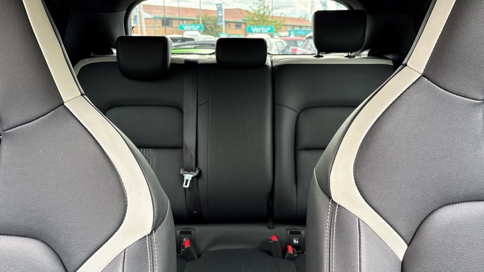 Nissan Juke 1.6 Hybrid Premiere Edition 5dr Auto Hybrid Hatchback - Image 15