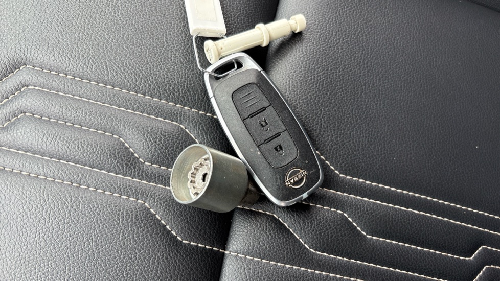 Nissan Juke 1.6 Hybrid Premiere Edition 5dr Auto Hybrid Hatchback - Image 19