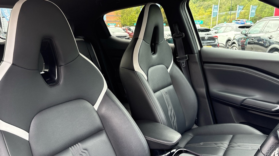 Nissan Juke 1.6 Hybrid Premiere Edition 5dr Auto Hybrid Hatchback - Image 22