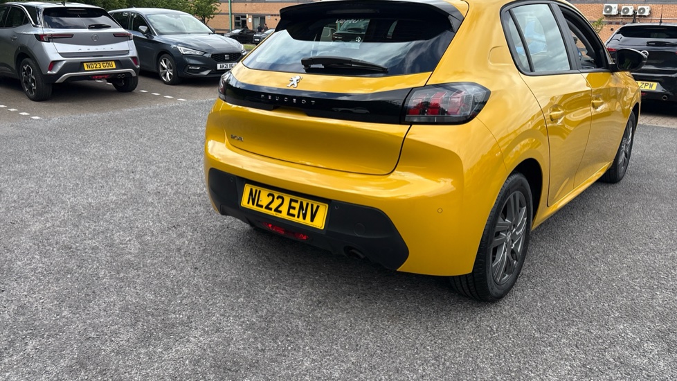 Peugeot 208 1.2 PureTech Active Premium 5dr Petrol Hatchback - Image 22