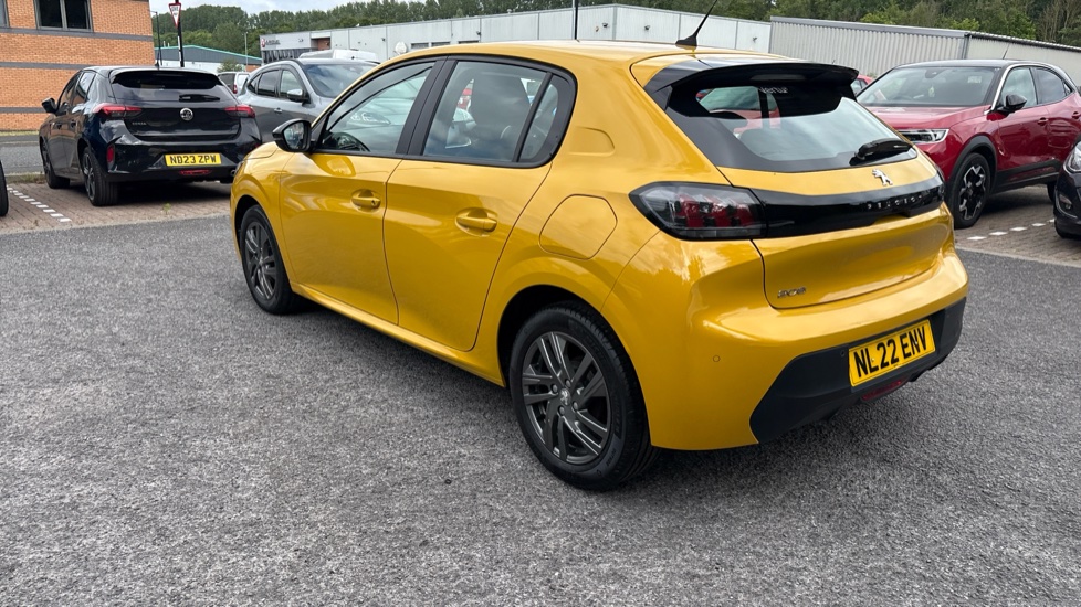 Peugeot 208 1.2 PureTech Active Premium 5dr Petrol Hatchback - Image 24