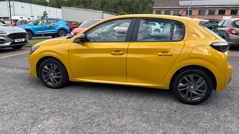 Peugeot 208 1.2 PureTech Active Premium 5dr Petrol Hatchback - Image 25
