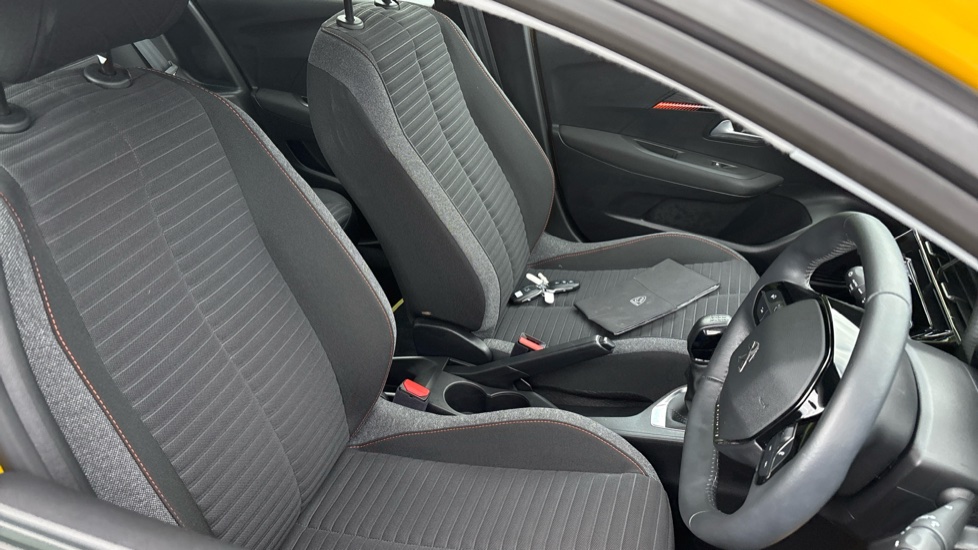 Peugeot 208 1.2 PureTech Active Premium 5dr Petrol Hatchback - Image 30