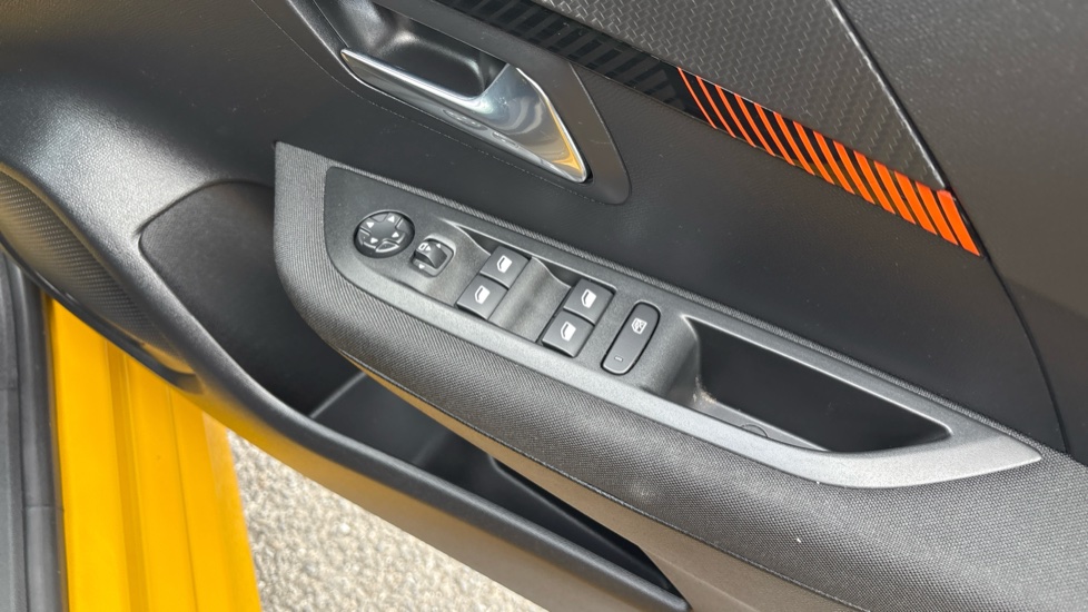 Peugeot 208 1.2 PureTech Active Premium 5dr Petrol Hatchback - Image 31