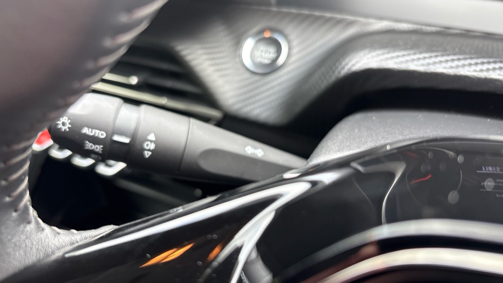 Peugeot 208 1.2 PureTech Active Premium 5dr Petrol Hatchback - Image 33