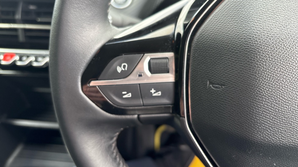 Peugeot 208 1.2 PureTech Active Premium 5dr Petrol Hatchback - Image 34