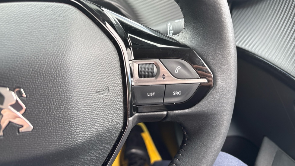 Peugeot 208 1.2 PureTech Active Premium 5dr Petrol Hatchback - Image 35