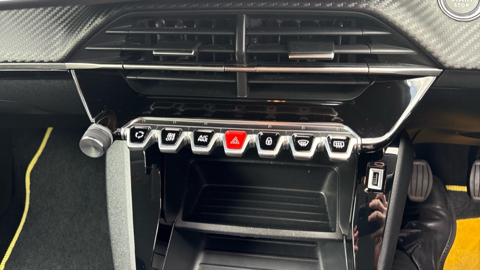 Peugeot 208 1.2 PureTech Active Premium 5dr Petrol Hatchback - Image 39