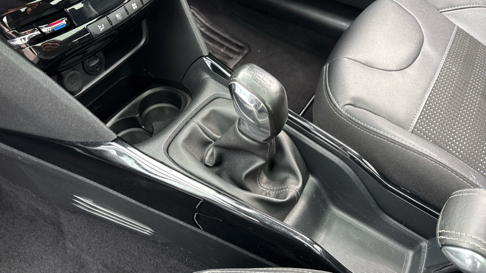 Peugeot 2008 1.2 PureTech Allure Premium 5dr [Start Stop] Petrol Estate - Image 13