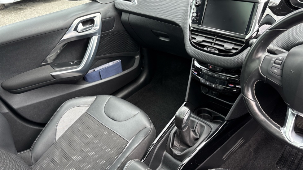 Peugeot 2008 1.2 PureTech Allure Premium 5dr [Start Stop] Petrol Estate - Image 14