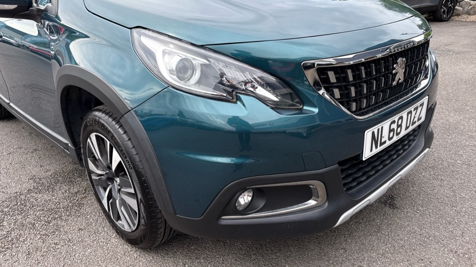Peugeot 2008 1.2 PureTech Allure Premium 5dr [Start Stop] Petrol Estate - Image 21