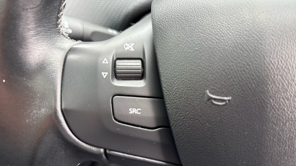 Peugeot 2008 1.2 PureTech Allure Premium 5dr [Start Stop] Petrol Estate - Image 27