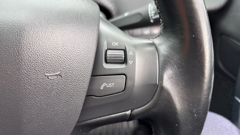 Peugeot 2008 1.2 PureTech Allure Premium 5dr [Start Stop] Petrol Estate - Image 28