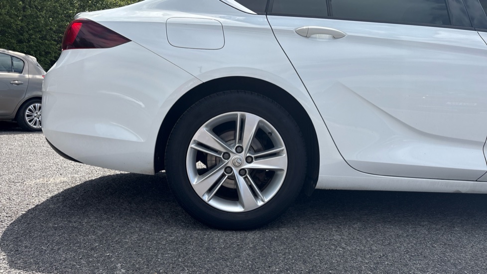 Vauxhall Insignia 1.5T SRi 5dr Petrol Hatchback - Image 7