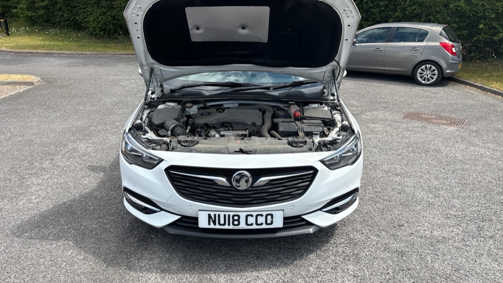 Vauxhall Insignia 1.5T SRi 5dr Petrol Hatchback - Image 8
