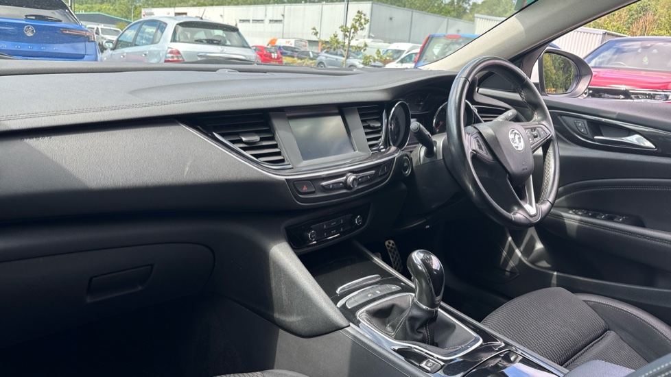 Vauxhall Insignia 1.5T SRi 5dr Petrol Hatchback - Image 9