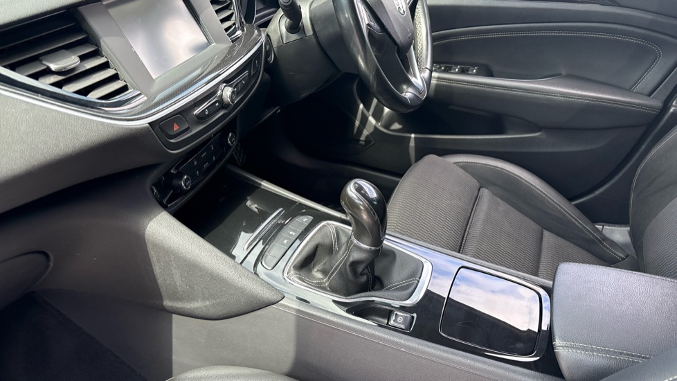 Vauxhall Insignia 1.5T SRi 5dr Petrol Hatchback - Image 13