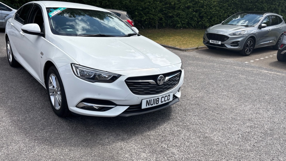 Vauxhall Insignia 1.5T SRi 5dr Petrol Hatchback - Image 21