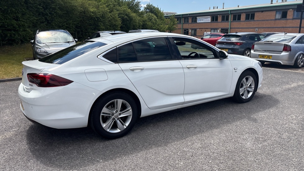 Vauxhall Insignia 1.5T SRi 5dr Petrol Hatchback - Image 24