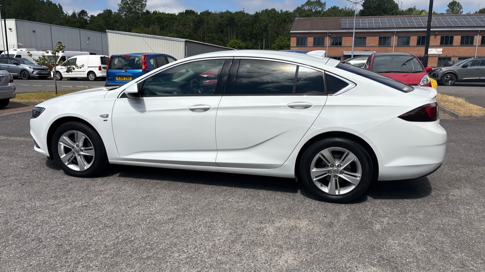 Vauxhall Insignia 1.5T SRi 5dr Petrol Hatchback - Image 28