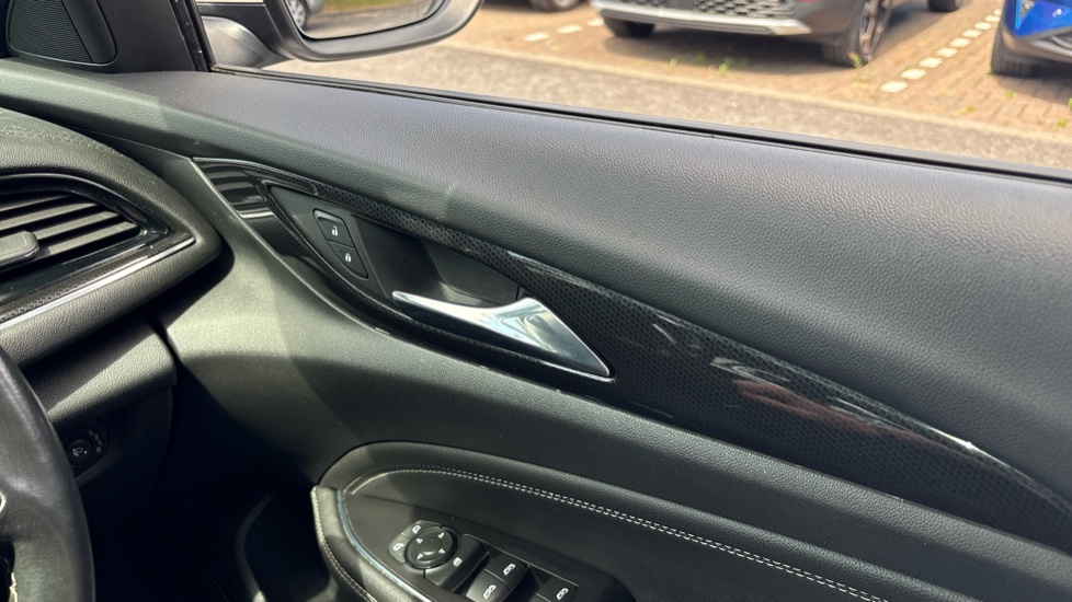 Vauxhall Insignia 1.5T SRi 5dr Petrol Hatchback - Image 38