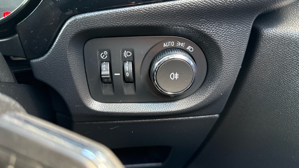 Vauxhall Corsa 1.2 SE Premium 5dr Petrol Hatchback - Image 27