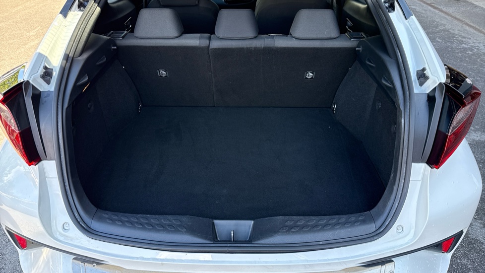 Toyota C-HR 2.0 Hybrid Design 5dr CVT Hybrid Hatchback - Image 4