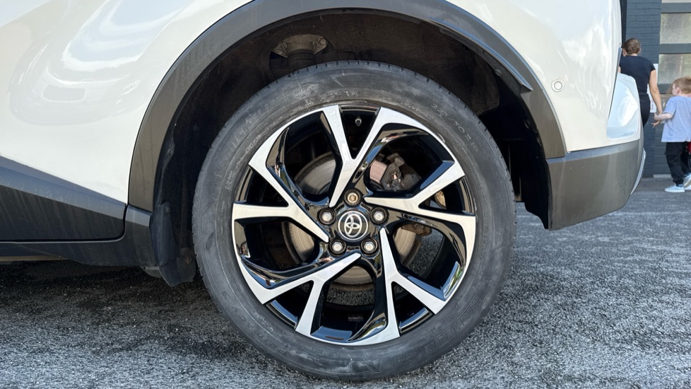 Toyota C-HR 2.0 Hybrid Design 5dr CVT Hybrid Hatchback - Image 7