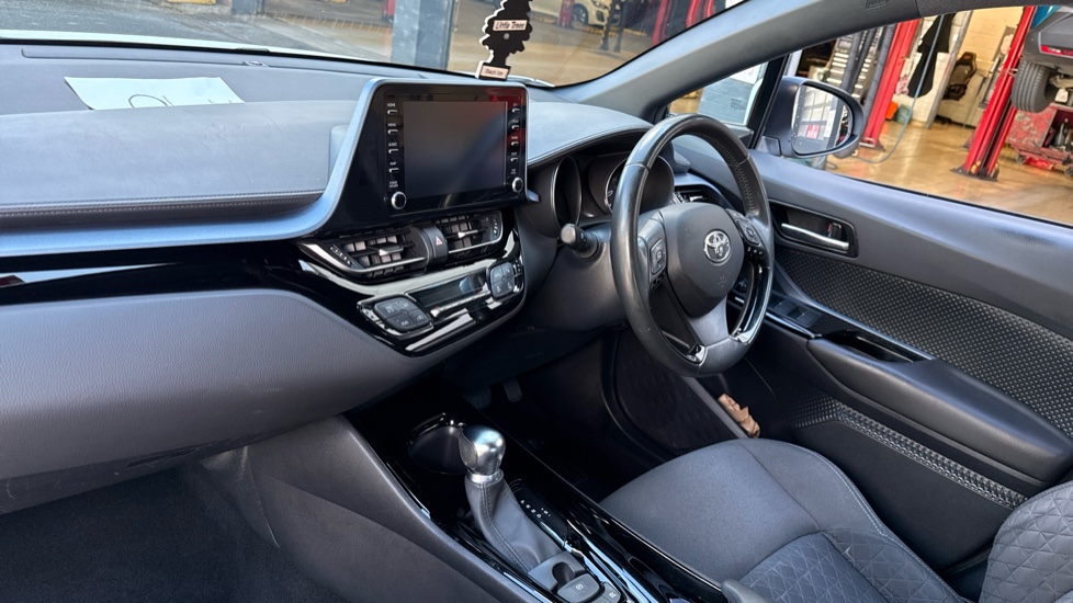Toyota C-HR 2.0 Hybrid Design 5dr CVT Hybrid Hatchback - Image 9