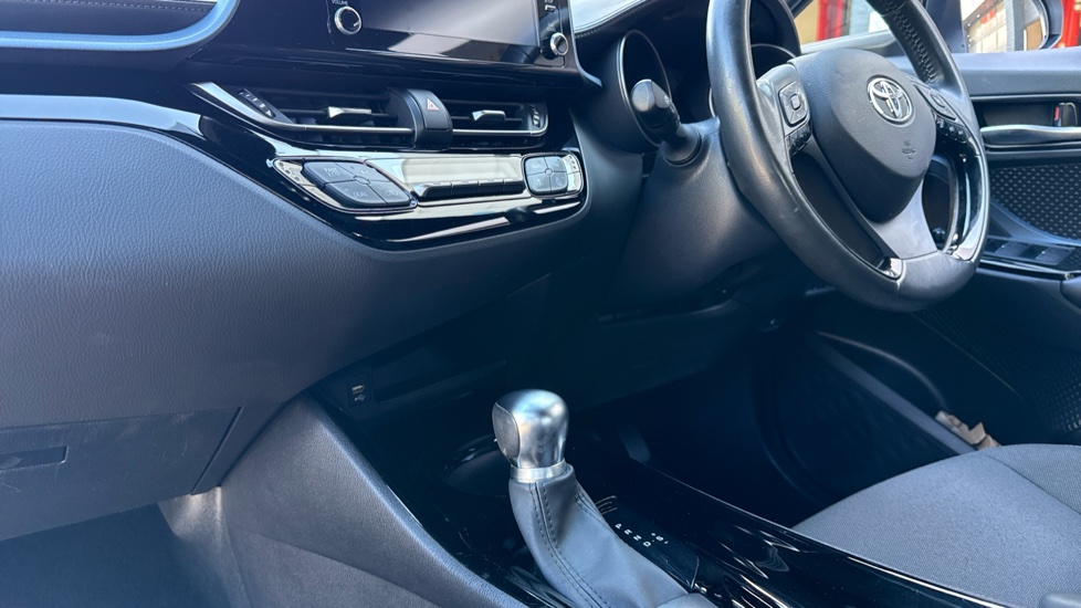Toyota C-HR 2.0 Hybrid Design 5dr CVT Hybrid Hatchback - Image 13