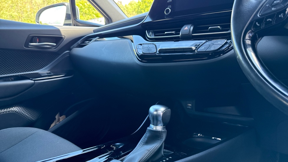 Toyota C-HR 2.0 Hybrid Design 5dr CVT Hybrid Hatchback - Image 14