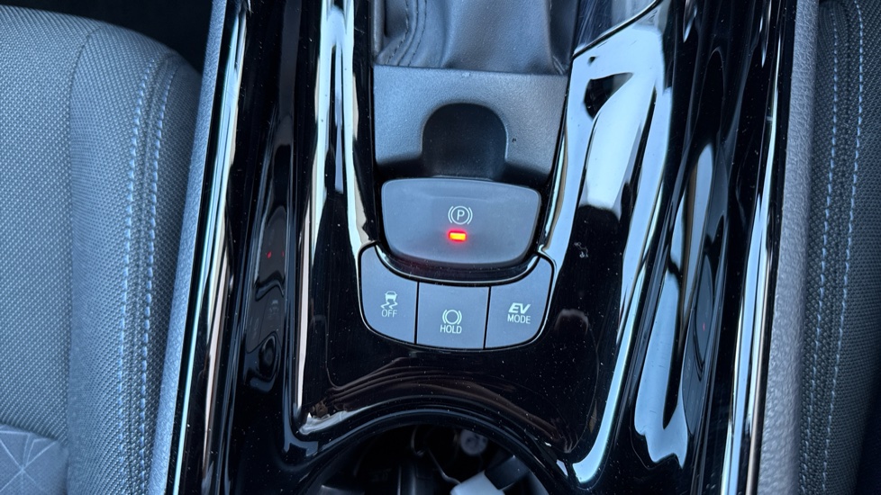 Toyota C-HR 2.0 Hybrid Design 5dr CVT Hybrid Hatchback - Image 22